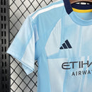 KIT ENFANT NEW YORK 25/26 *OFFICIEL* + 5 CADEAUX 🎁